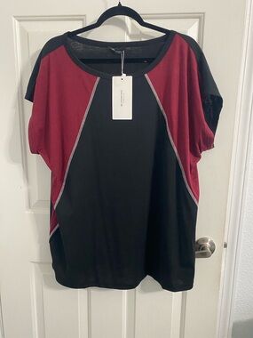 BloomChic Black and Burgundy Short Sleeve Colorblock Tee